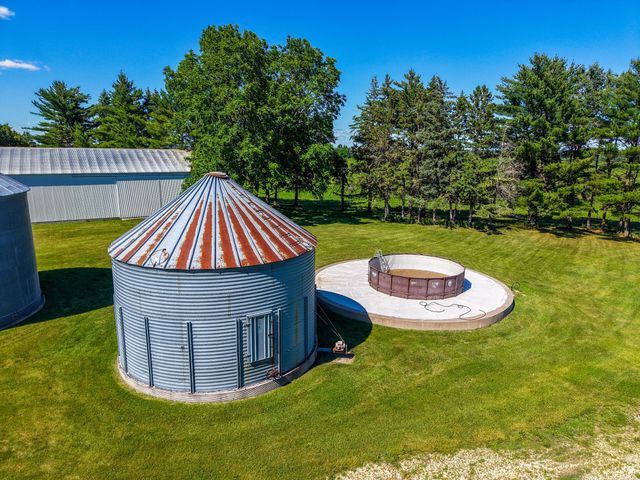 7524 58th St NE, Rochester, MN 55906