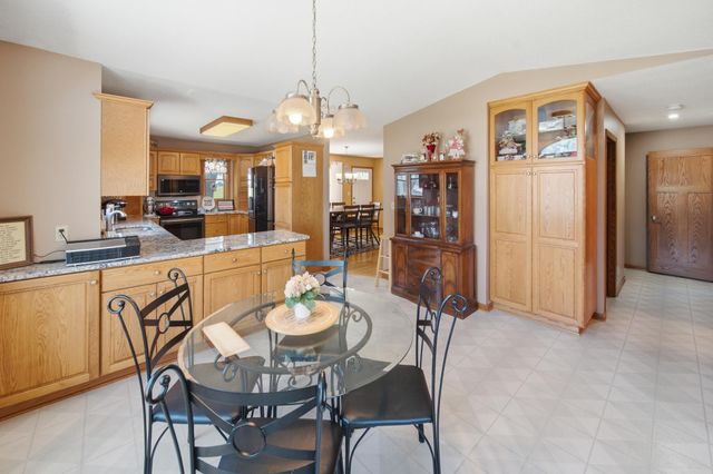 7524 58th St NE, Rochester, MN 55906