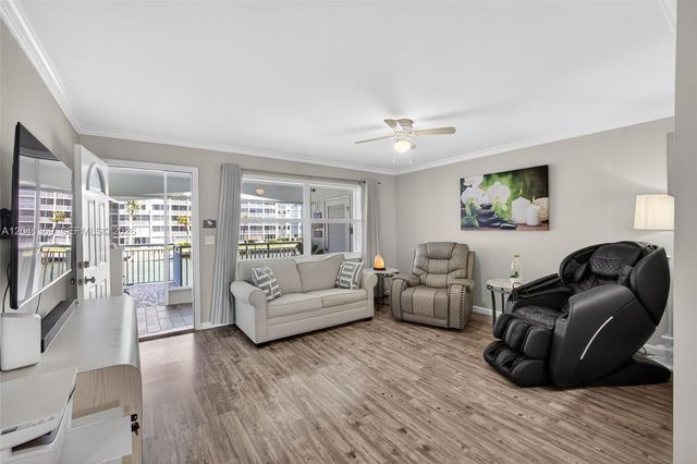 111 Shore Court 205, North Palm Beach, FL 33408