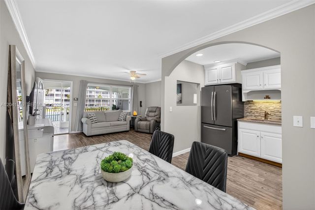 111 Shore Court 205, North Palm Beach, FL 33408