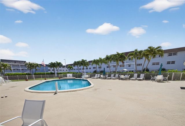111 Shore Court 205, North Palm Beach, FL 33408