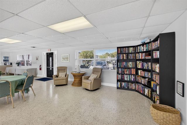 111 Shore Court 205, North Palm Beach, FL 33408