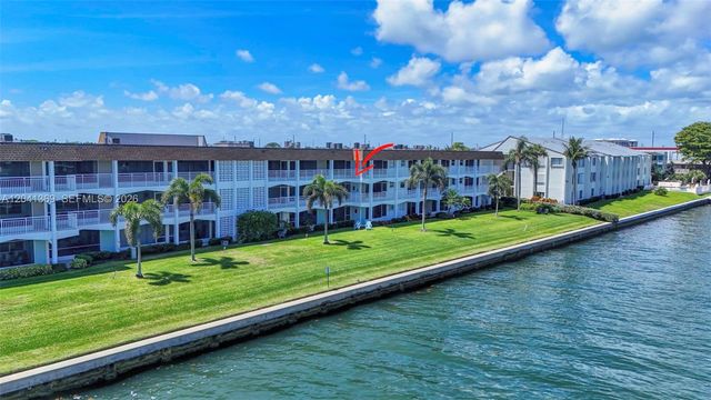 111 Shore Court 205, North Palm Beach, FL 33408
