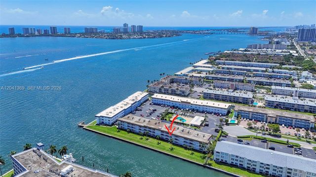 111 Shore Court 205, North Palm Beach, FL 33408