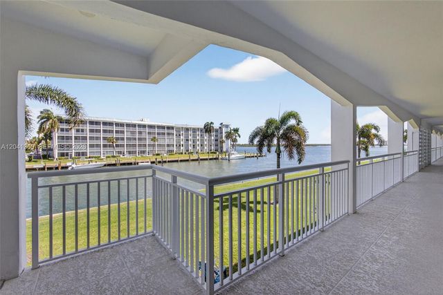 111 Shore Court 205, North Palm Beach, FL 33408