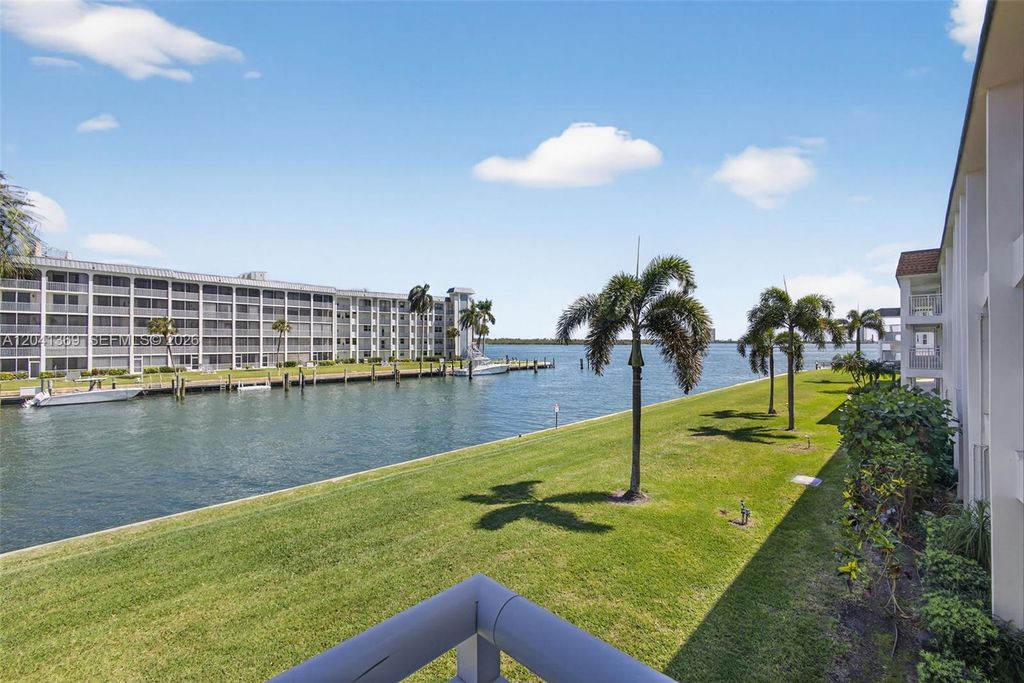 111 Shore Court 205, North Palm Beach, FL 33408