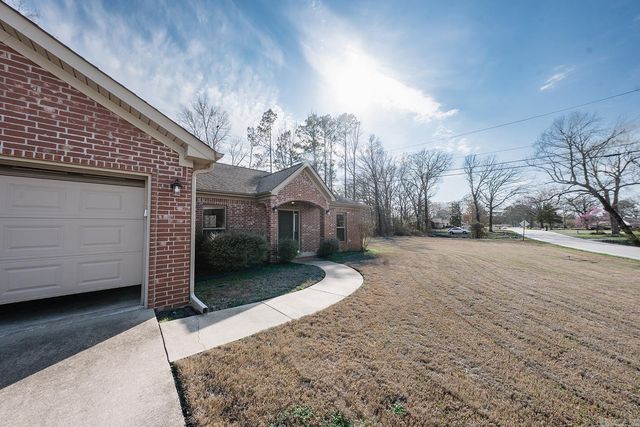 215 Indianhead Drive, Sherwood, AR 72120