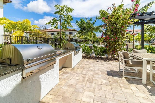 11290 Cooper Drive 104, Royal Palm Beach, FL 33414
