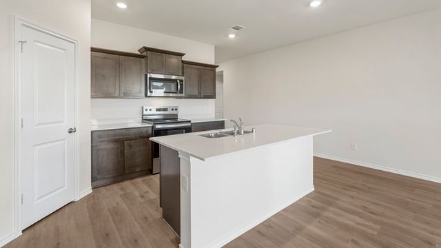 186 Charismatic Road, Waxahachie, TX 75165