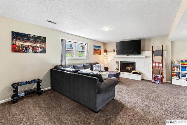 2542 S 152 Avenue Circle, Omaha, NE 68144