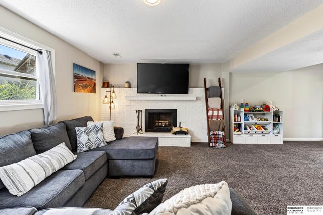 2542 S 152 Avenue Circle, Omaha, NE 68144