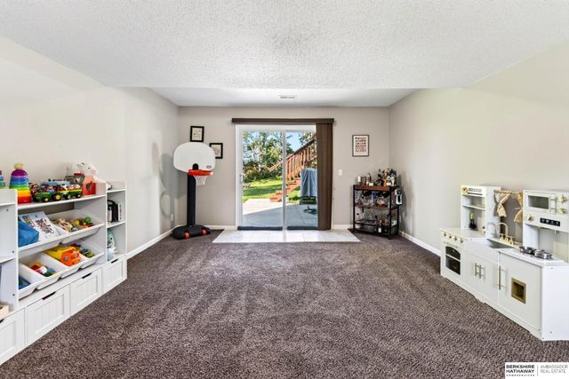 2542 S 152 Avenue Circle, Omaha, NE 68144