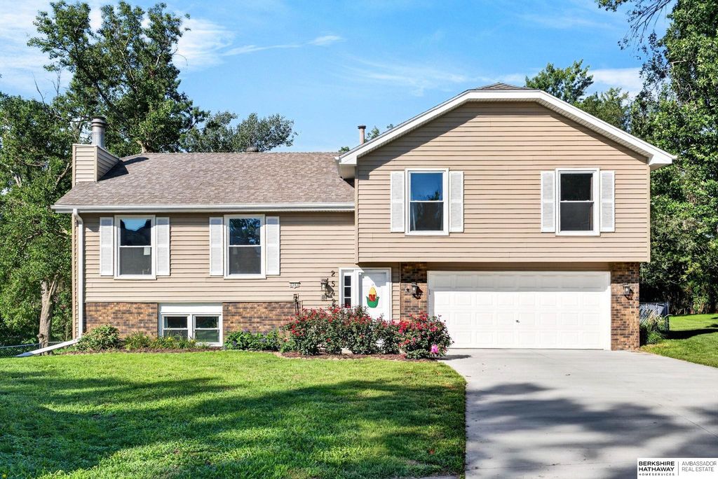 2542 S 152 Avenue Circle, Omaha, NE 68144
