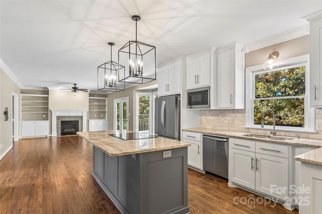 1131 38th Avenue NE, Hickory, NC 28601