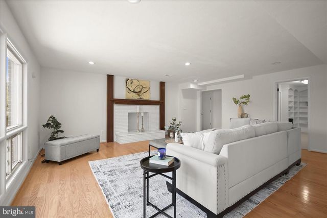 7001 HOPEWOOD ST, Bethesda, MD 20817