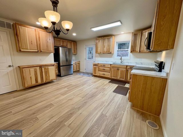 404 W FRONT ST, Port Matilda, PA 16870