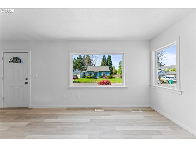 1718 Ne WALNUT Ave, Wood Village, OR 97060