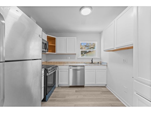 1718 Ne WALNUT Ave, Wood Village, OR 97060