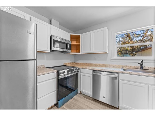 1718 Ne WALNUT Ave, Wood Village, OR 97060