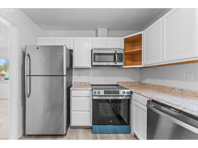 1718 Ne WALNUT Ave, Wood Village, OR 97060