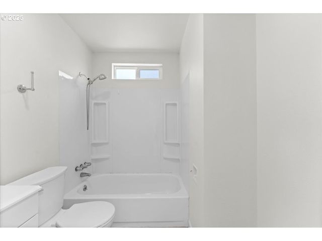 1718 Ne WALNUT Ave, Wood Village, OR 97060