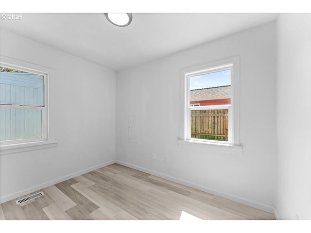 1718 Ne WALNUT Ave, Wood Village, OR 97060