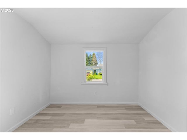 1718 Ne WALNUT Ave, Wood Village, OR 97060