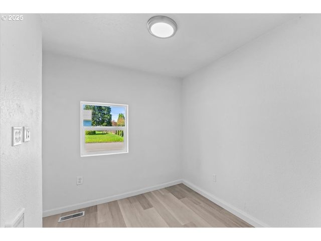 1718 Ne WALNUT Ave, Wood Village, OR 97060