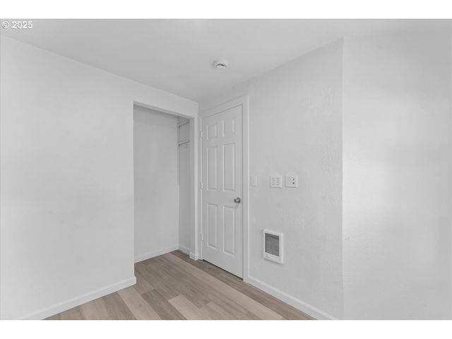 1718 Ne WALNUT Ave, Wood Village, OR 97060