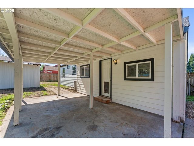 1718 Ne WALNUT Ave, Wood Village, OR 97060
