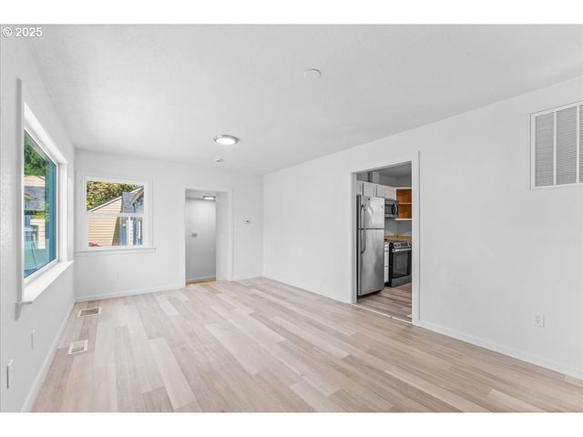 1718 Ne WALNUT Ave, Wood Village, OR 97060