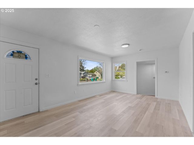 1718 Ne WALNUT Ave, Wood Village, OR 97060