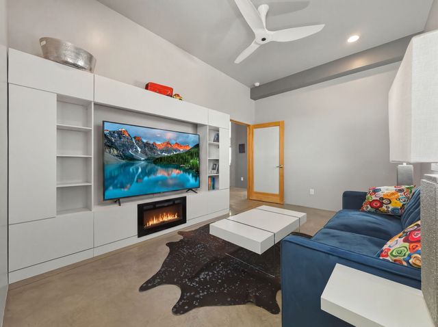 13 Sendero Ensueno, Santa Fe, NM 87506