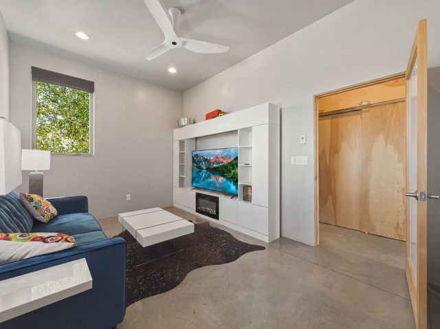 13 Sendero Ensueno, Santa Fe, NM 87506