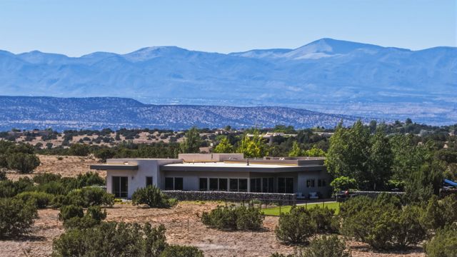 13 Sendero Ensueno, Santa Fe, NM 87506