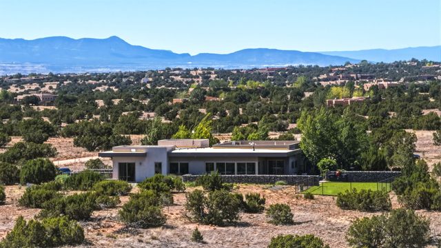13 Sendero Ensueno, Santa Fe, NM 87506