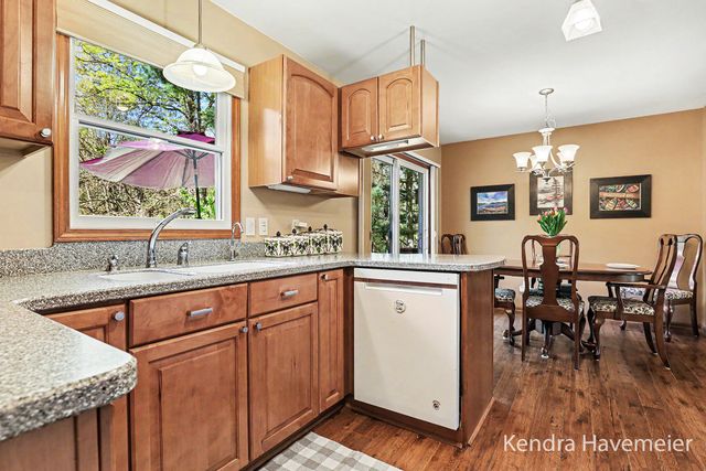 8261 Bush Drive NE, Rockford, MI 49341