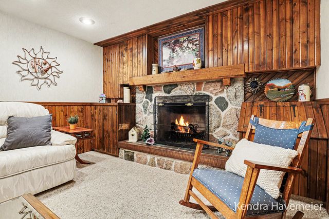 8261 Bush Drive NE, Rockford, MI 49341