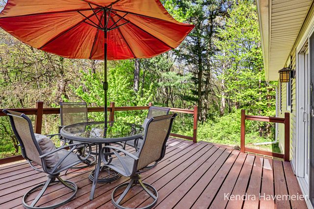 8261 Bush Drive NE, Rockford, MI 49341