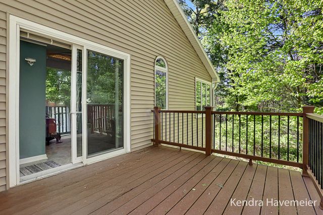 8261 Bush Drive NE, Rockford, MI 49341