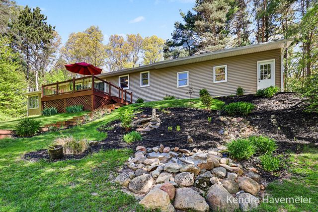8261 Bush Drive NE, Rockford, MI 49341