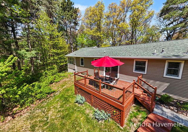 8261 Bush Drive NE, Rockford, MI 49341