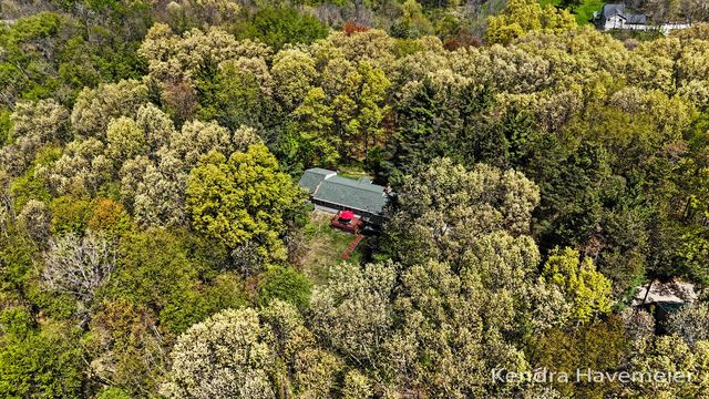 8261 Bush Drive NE, Rockford, MI 49341