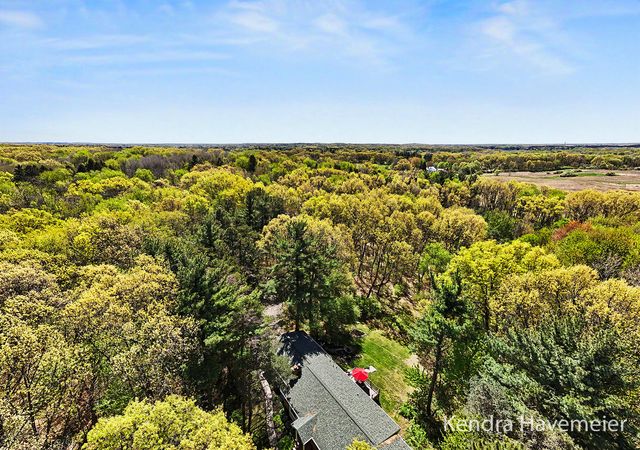 8261 Bush Drive NE, Rockford, MI 49341