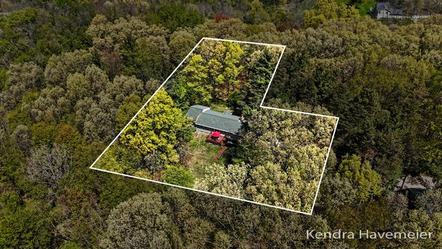 8261 Bush Drive NE, Rockford, MI 49341