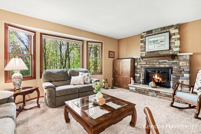 8261 Bush Drive NE, Rockford, MI 49341