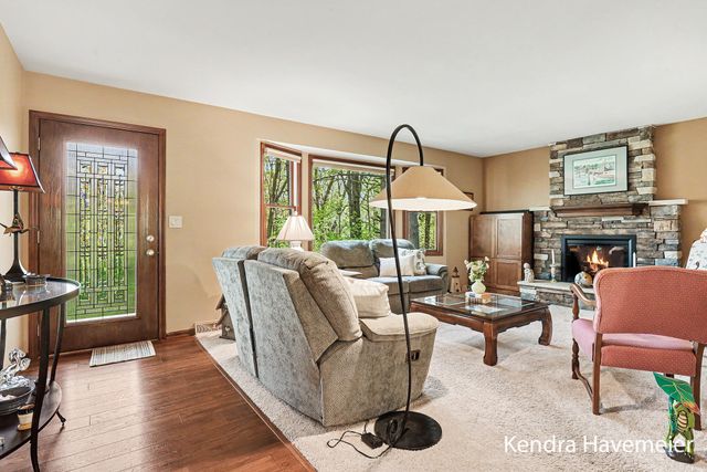 8261 Bush Drive NE, Rockford, MI 49341