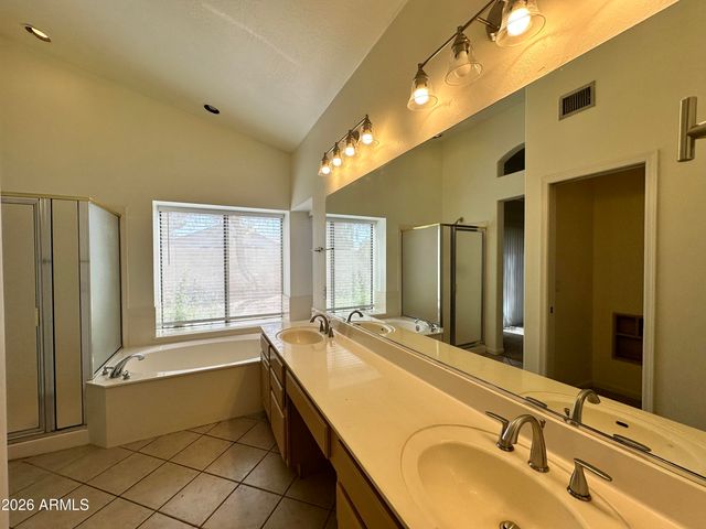 1667 S SYCAMORE Place, Chandler, AZ 85286