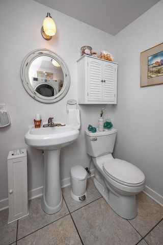 1618 S Wildwood DRIVE, New Berlin, WI 53151