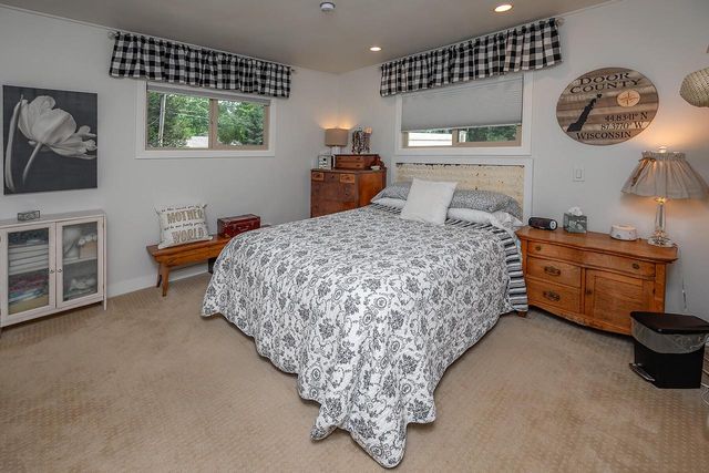 1618 S Wildwood DRIVE, New Berlin, WI 53151